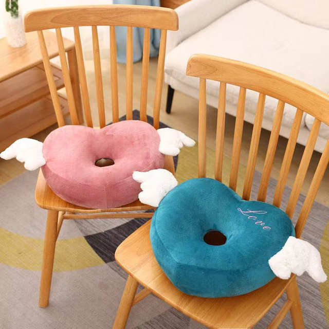Wholesale Charming Heart - Shaped Plush Floor Pad with Angel Wings