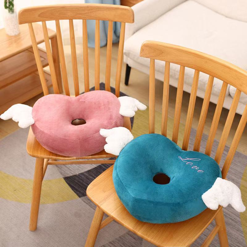 Wholesale Charming Heart - Shaped Plush Floor Pad with Angel Wings